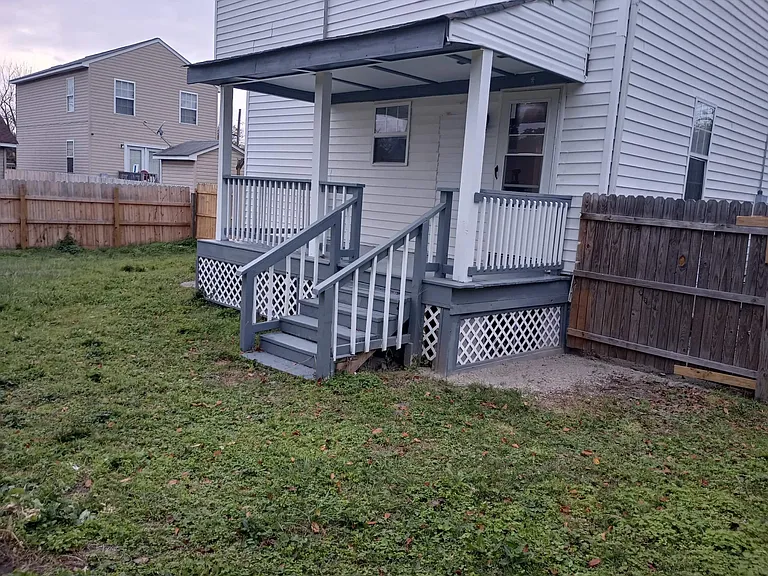1110 Hampton Ave — Photo 5