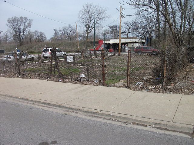 2nd image of 1356 W 49th Pl