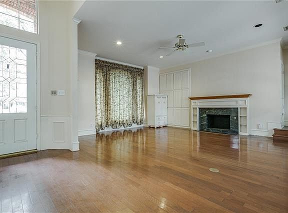 3rd image of 202 Washington Ct