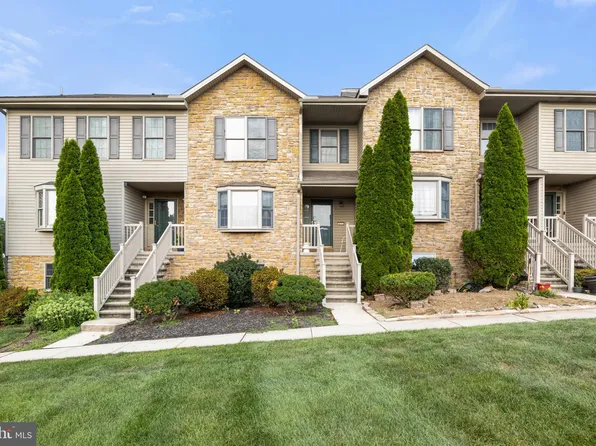 875 Woodridge Dr, Middletown, PA 17057
