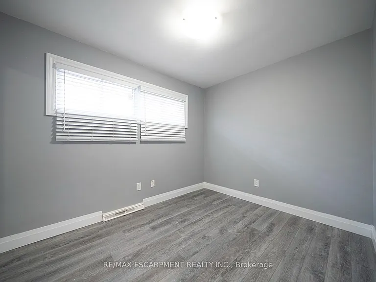 76 Glenview Ave #UPPER — Photo 9