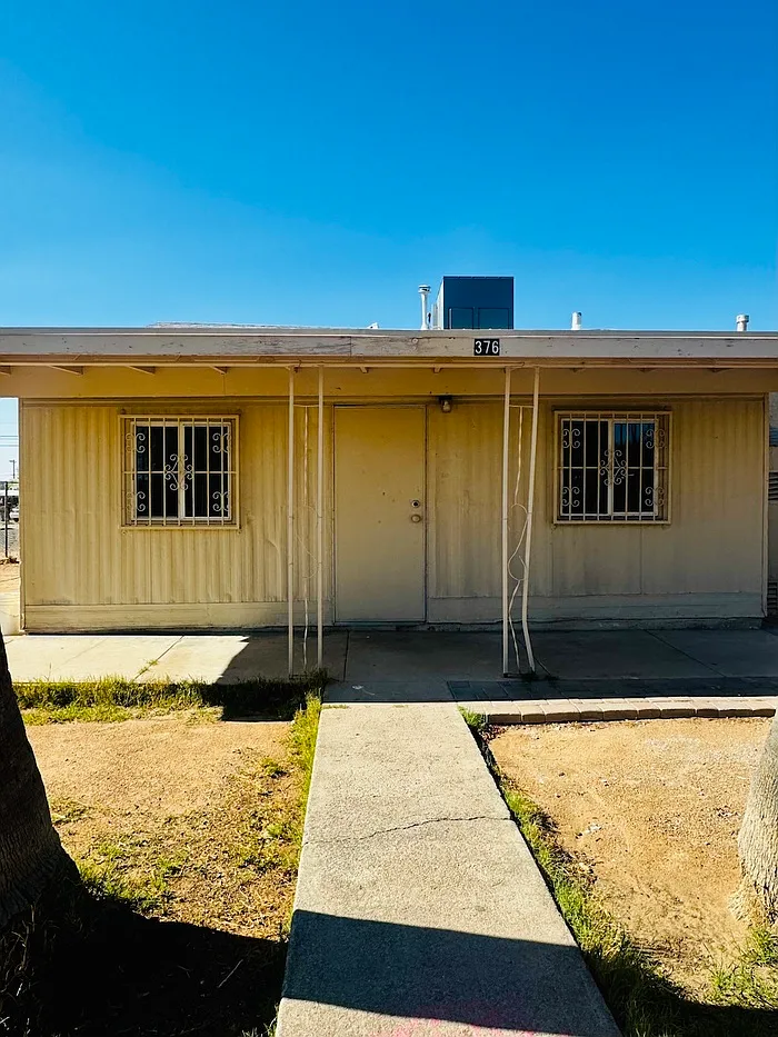3 bed, 1.5 bath, $1,300 — Photo 2