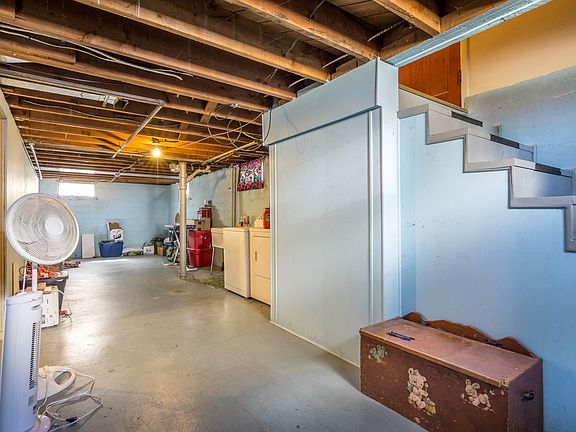 3rd image of 403 E Garland Ave