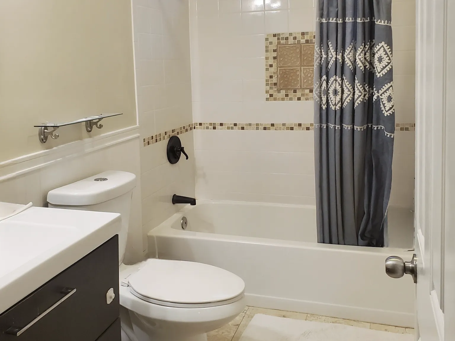 3 bed, 1200 sqft, $3,250 — Photo 4
