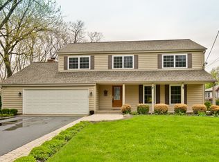 337 Roslyn Rd, Barrington, IL 60010