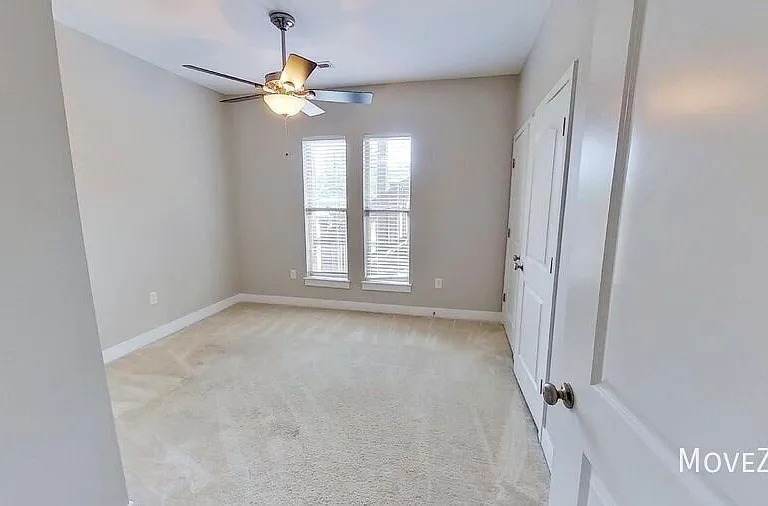827 Seigle Point Dr — Photo 16