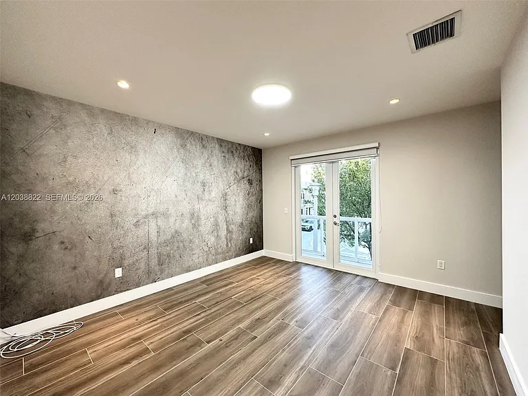 10560 NW 63rd Ter — Photo 38
