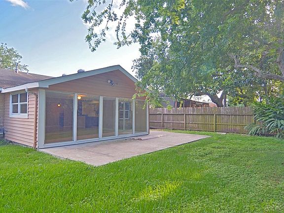 3rd image of 1724 Dolphin Dr