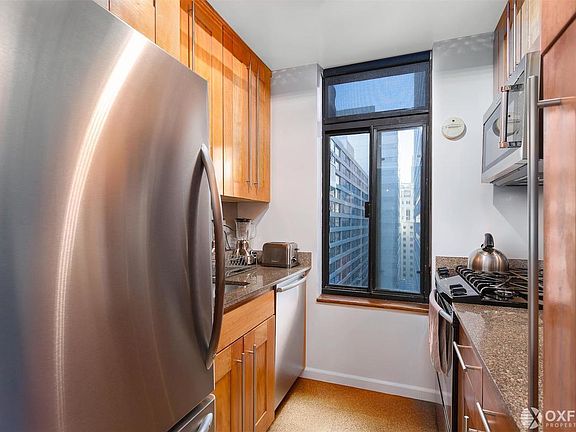 3rd image of 400 E 70th St APT 901