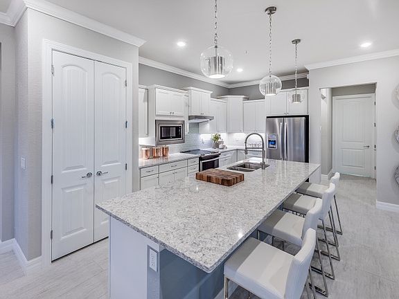 Model Representation Large, Open Kitchen