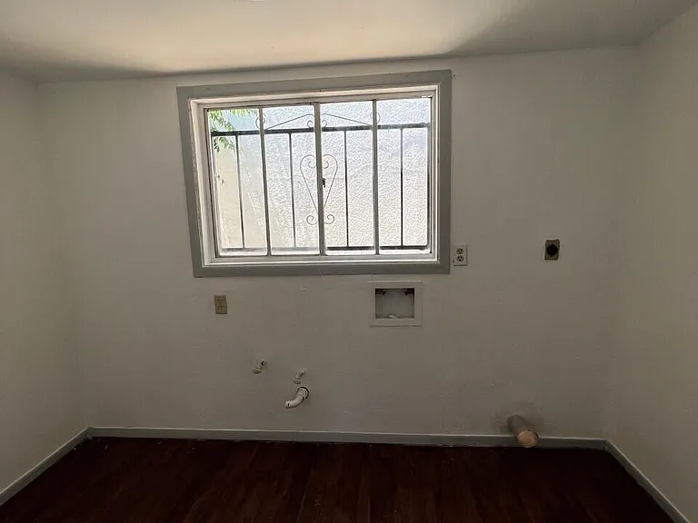 2115 E Yandell Dr — Photo 13
