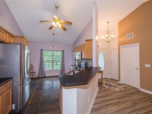 4th image of 6380 Bennett Ct