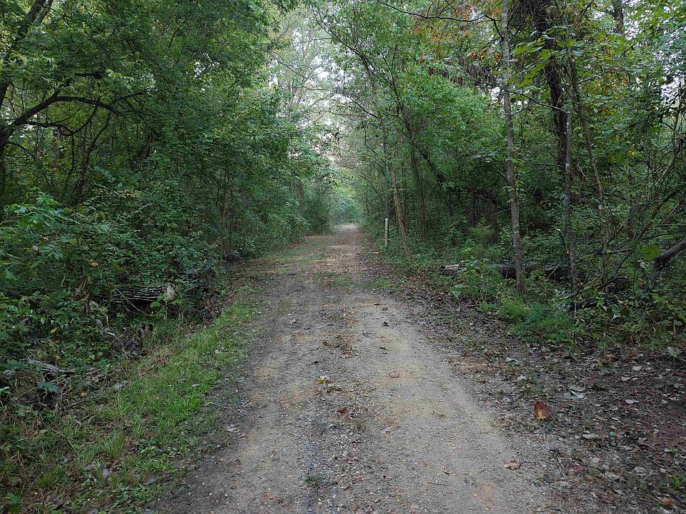 2nd image of 820 Lollie Rd