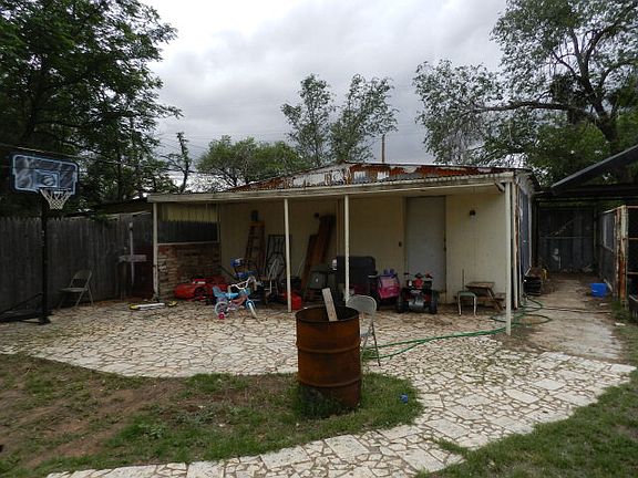 4th image of 1419 Oak St