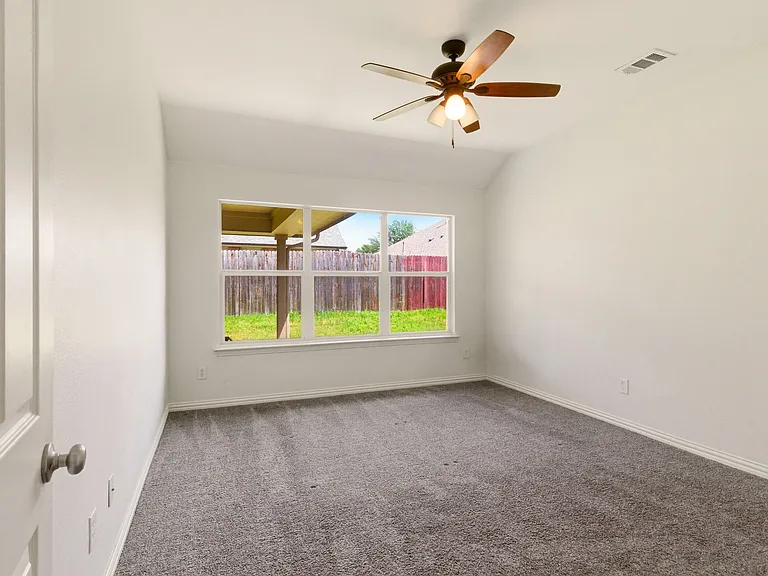 2201 Willow Creek Dr — Photo 10