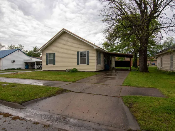 1412 1/2 W 5th St, Coffeyville, KS 67337