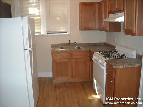 2nd image of 617-9 W Melrose St #1K