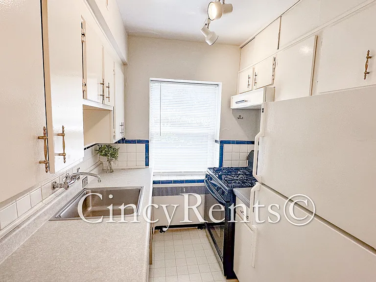 1118 Delta Ave #2 — Photo 7