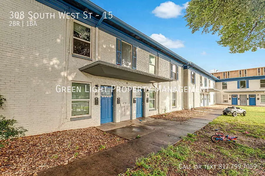 Updated 2-Bd Steps from Downtown Arlington & UTA! — Photo 3