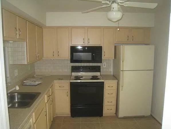 3 bed, 1438 sqft, $2,300 — Photo 2
