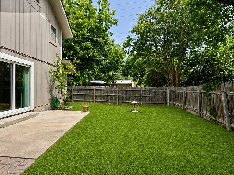 2413 La Casa Dr #B — Photo 18