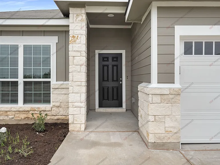 625 Oxford Ln — Photo 5