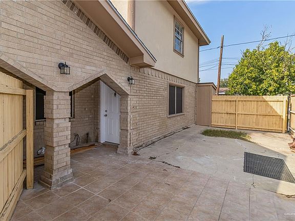 2nd image of 207 E Saenz St