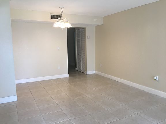 3rd image of 4255 N University Dr APT 107
