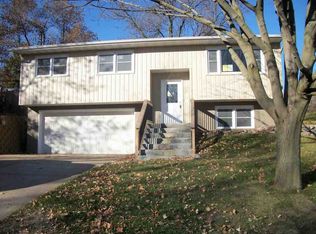 311 Holland St, Le Claire, IA