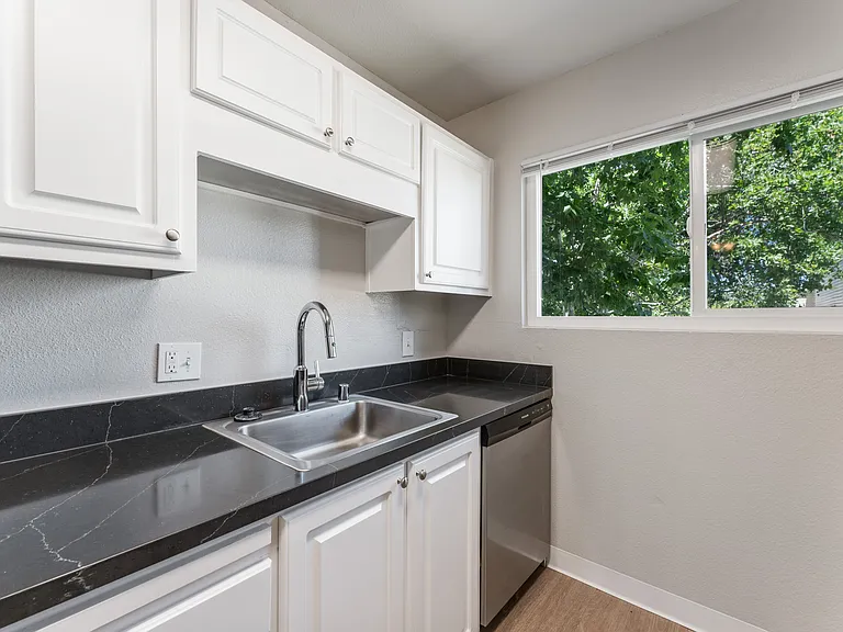 Kensington Park Apartments — Photo 59
