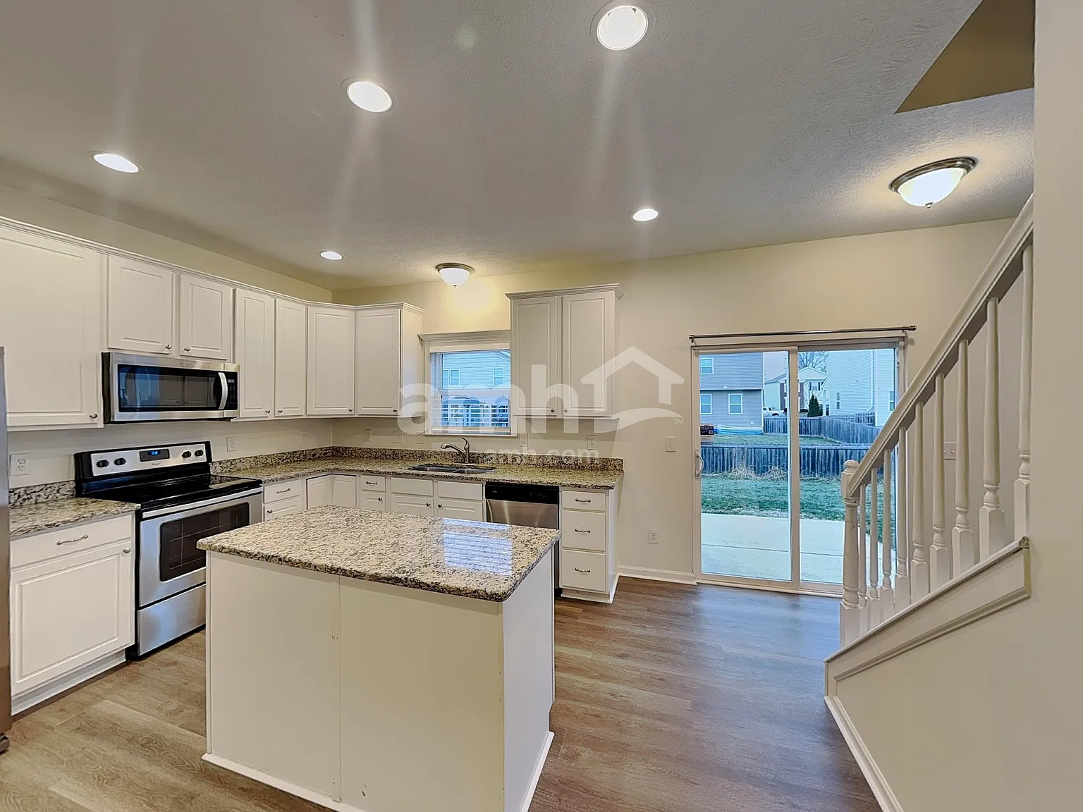 4 bed, 2.5 bath, 2310 sqft, $2,695 — Photo 3