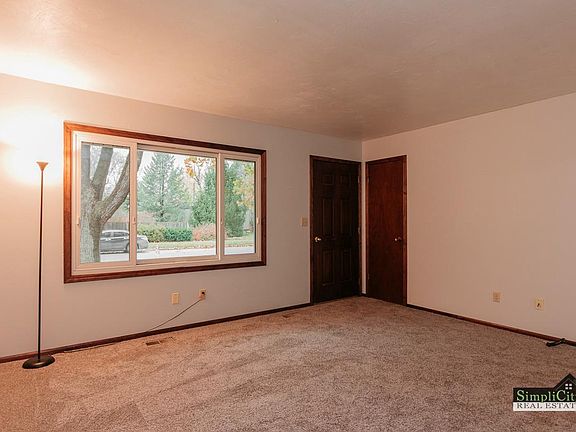 5th image of 10420 N 142nd St
