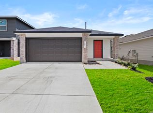 16064 Mahogany Way, Elmendorf, TX 78112