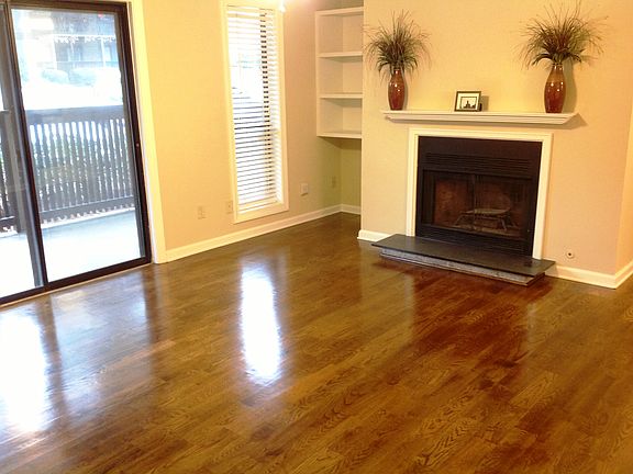 3rd image of 302 Cumberland Ct SE
