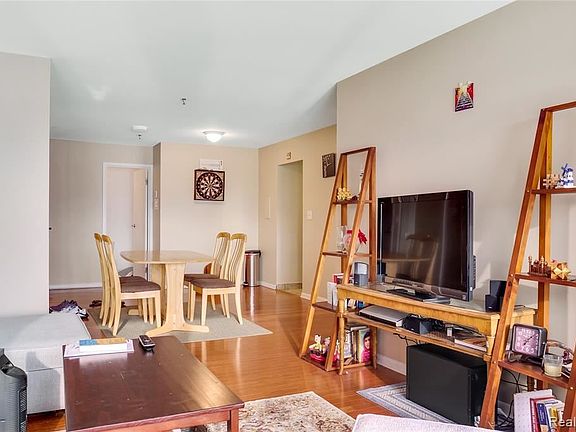 4th image of 1001 W Jefferson Ave #14F