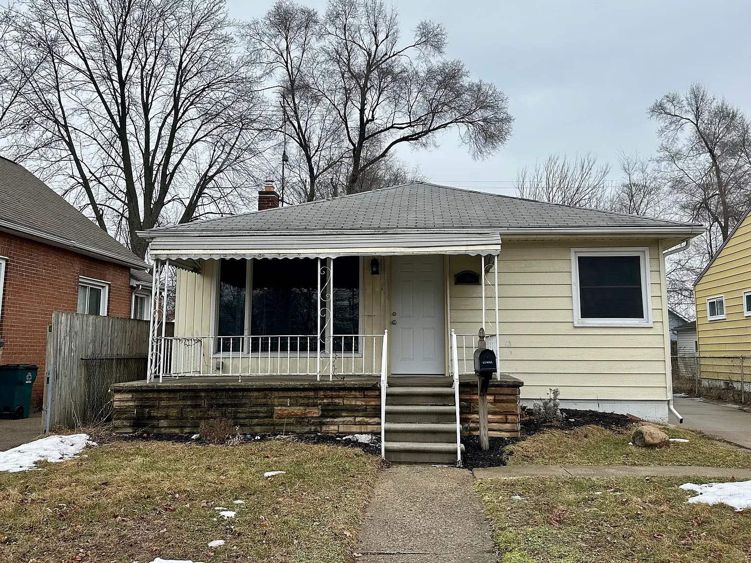 23064 Vassar Ave photo 1