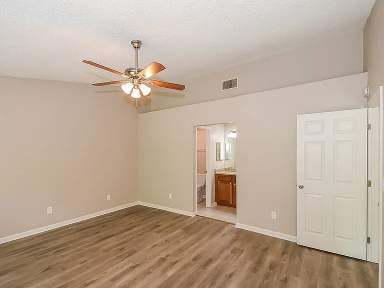 282 Aquarius Cir W — Photo 9