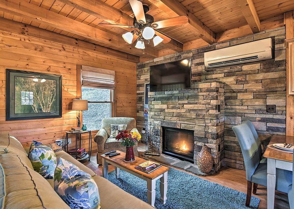 1st image of 6 Deerborne Ln