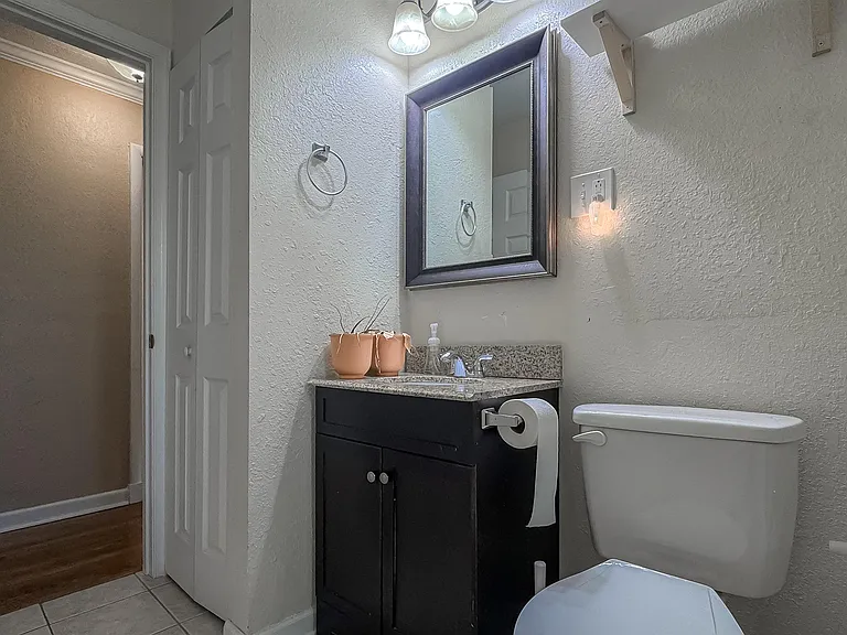 1346 Tallwood St — Photo 16