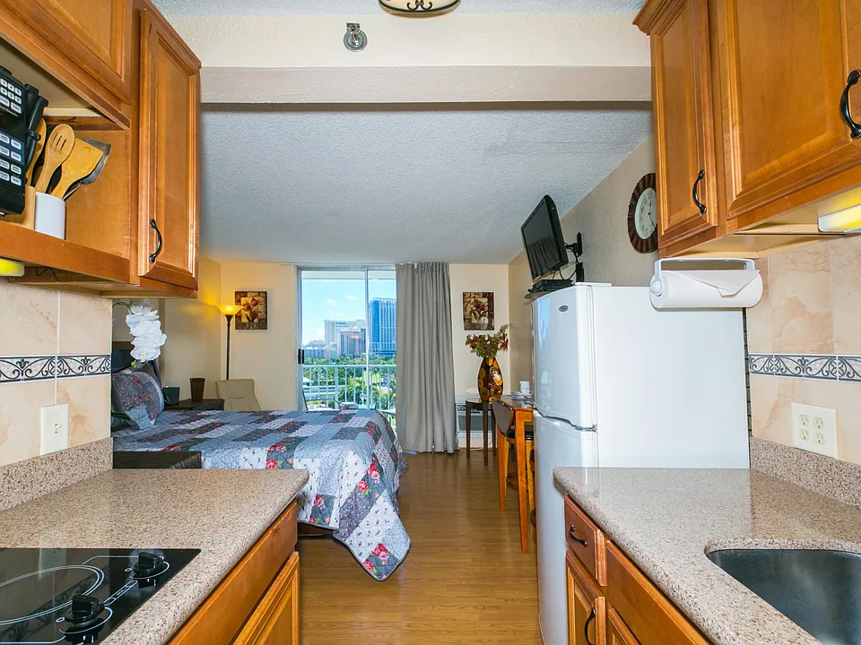 1920 Ala Moana Blvd #705