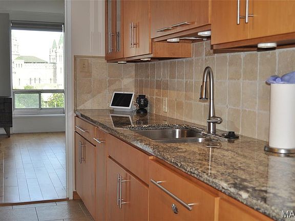 5th image of 4501 Lindell Blvd APT 4B