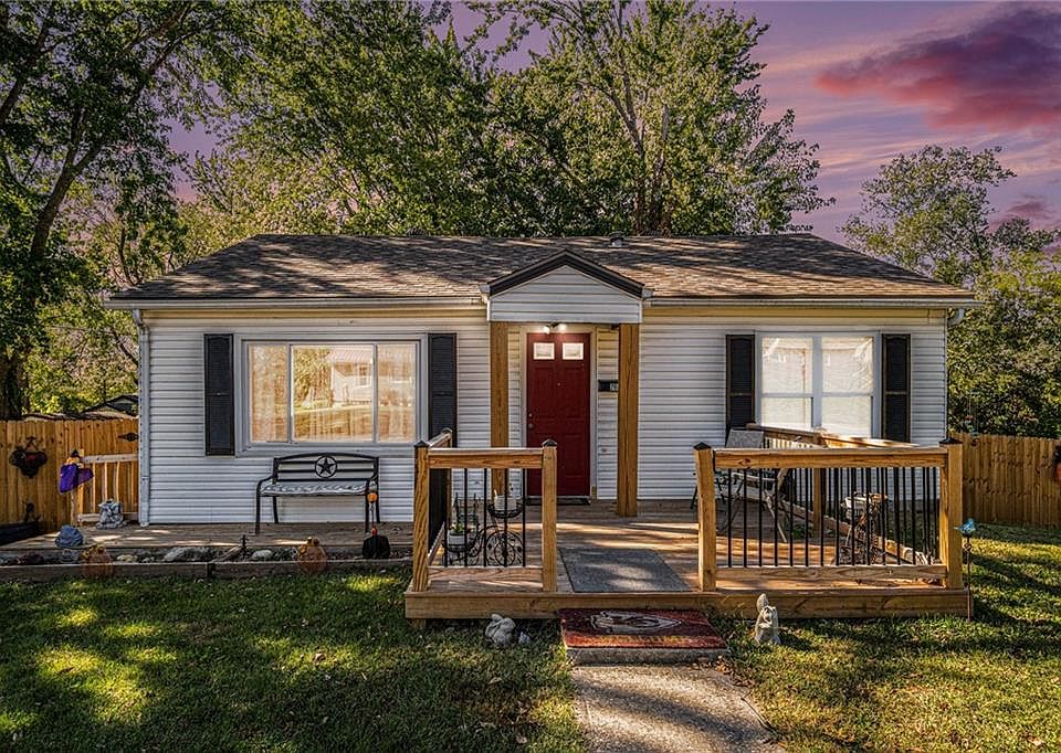 204 Woods Ave Excelsior Springs MO 64024 Zillow