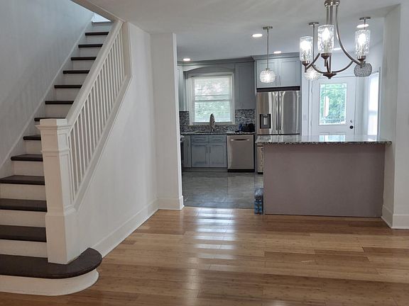 3rd image of 30 Moyallen St
