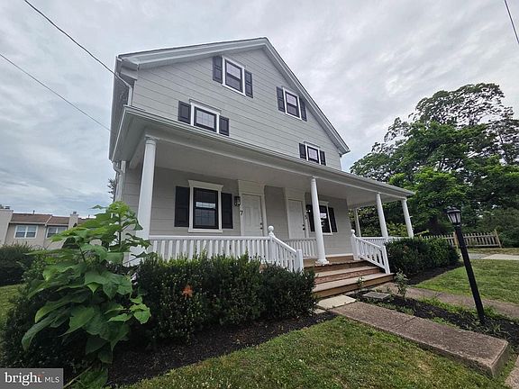 3rd image of 7 Locust Ave