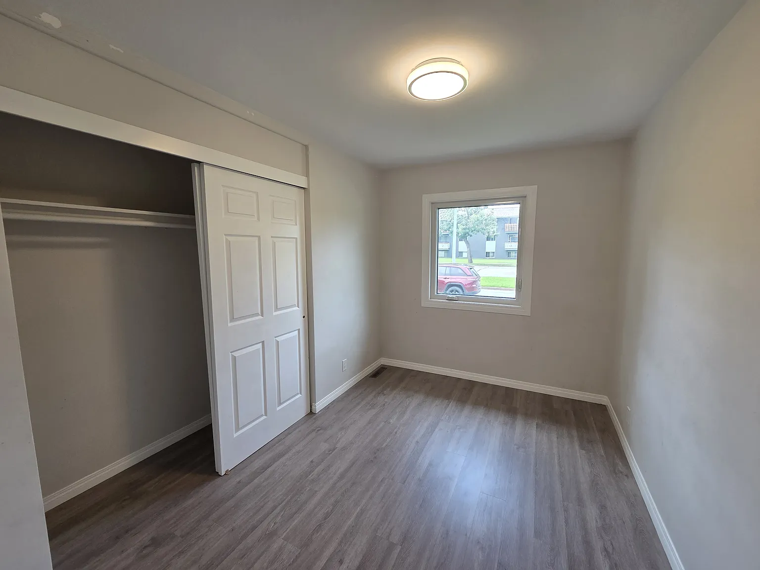 9035 149 Street Main — Photo 3