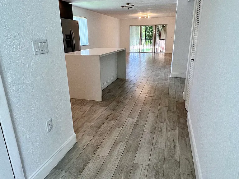 178 Lakeview Dr #201 — Photo 2