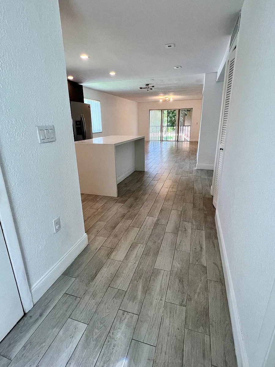Building Photo - 178 Lakeview Dr #201