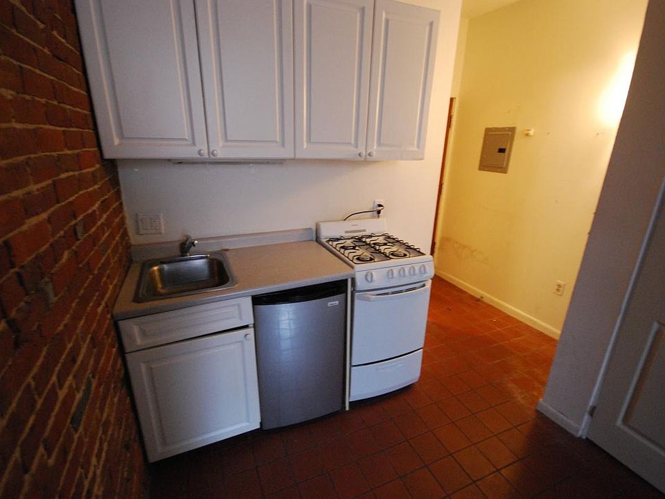 2nd image of 173 Marlborough St APT 24