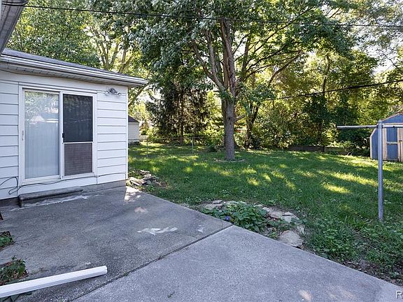 5th image of 36297 Oregon Ave