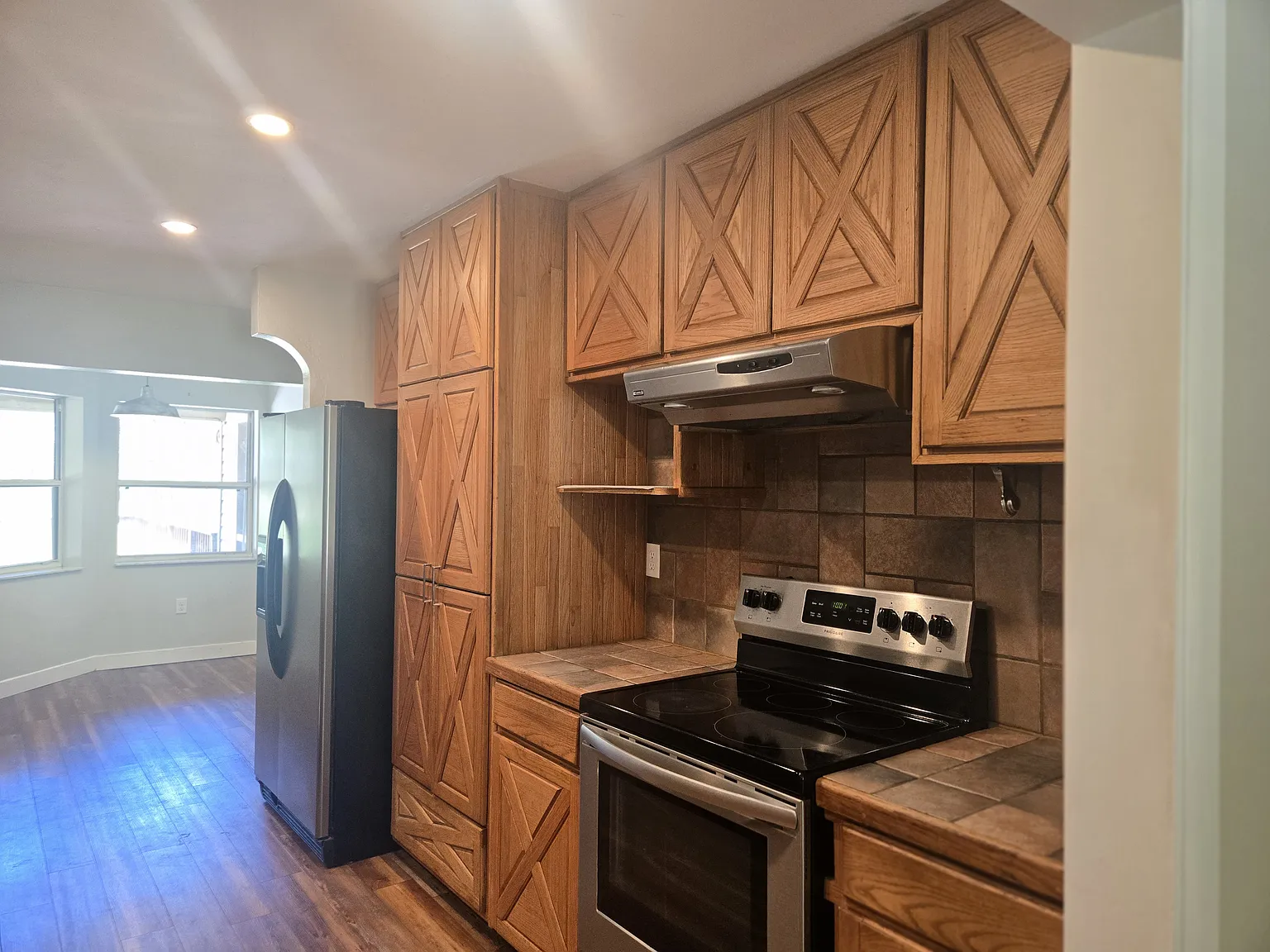 4 bed, 1926 sqft, $2,500 — Photo 3